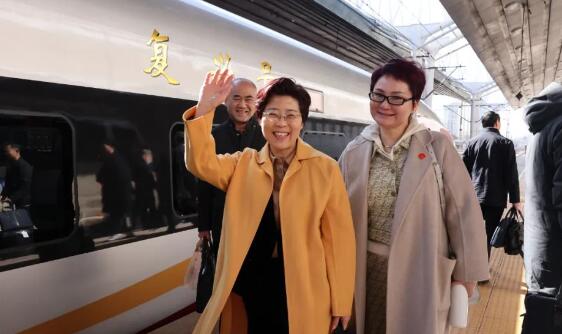 出席全國(guó)政協(xié)十四屆二次會(huì)議的住陜?nèi)珖?guó)政協(xié)委員抵京