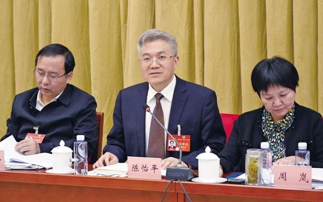 住陜?nèi)珖?guó)政協(xié)委員分組討論政府工作報(bào)告