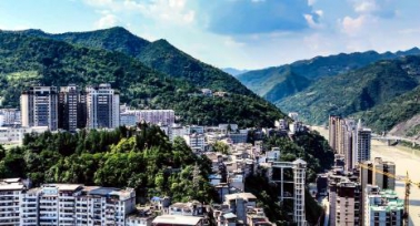 白河縣委統(tǒng)戰(zhàn)部組織觀看紀(jì)念中國(guó)人民抗日戰(zhàn)爭(zhēng)暨世界反法西斯戰(zhàn)爭(zhēng)勝利80周年大會(huì)